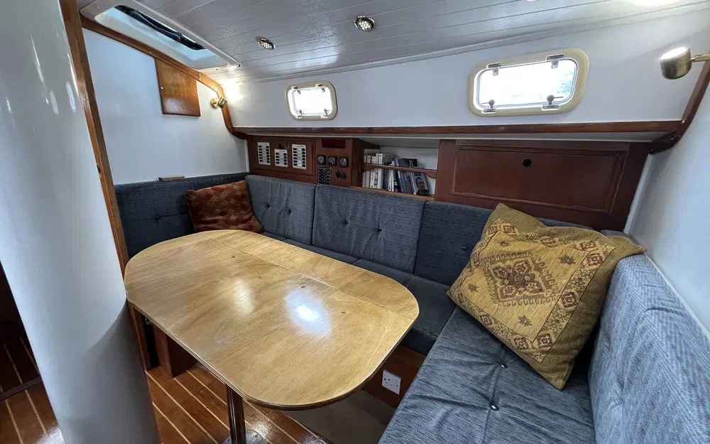 slider 10 Freedom Yachts Freedom 35