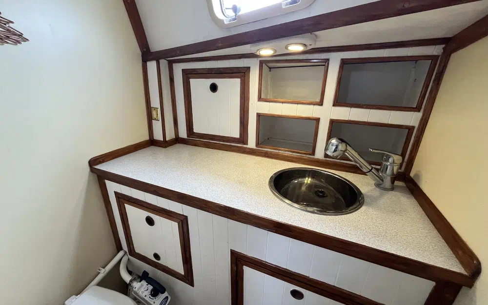 slider 11 Freedom Yachts Freedom 35