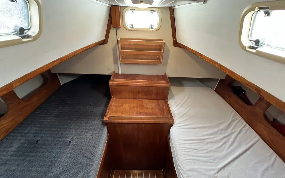 slider 14 Freedom Yachts Freedom 35