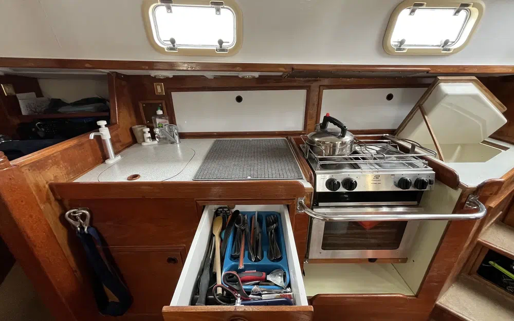 slider 18 Freedom Yachts Freedom 35