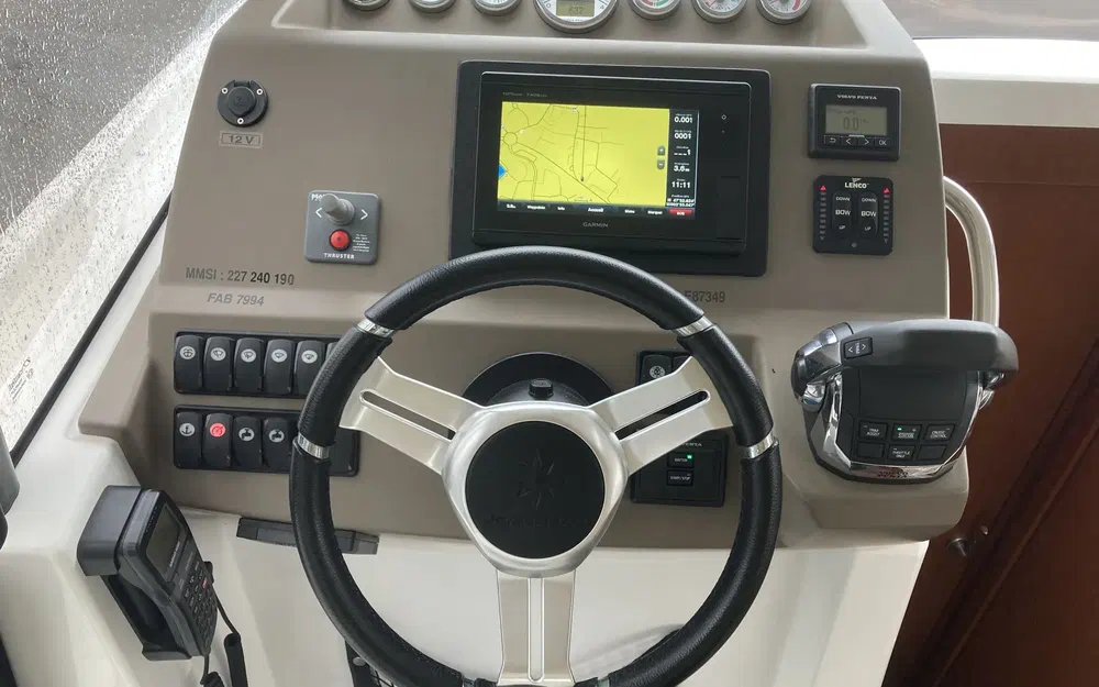 slider 2 Jeanneau NC 9