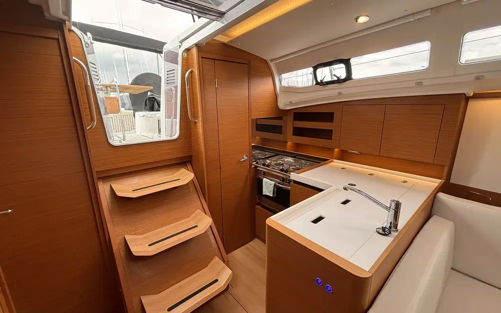 slider 9 Jeanneau Sun Odyssey 380