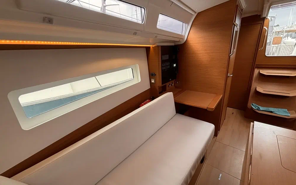 slider 16 Jeanneau Sun Odyssey 380