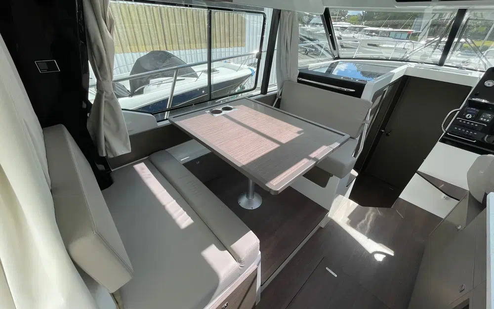 slider 10 Jeanneau Merry Fisher 1095 coupé