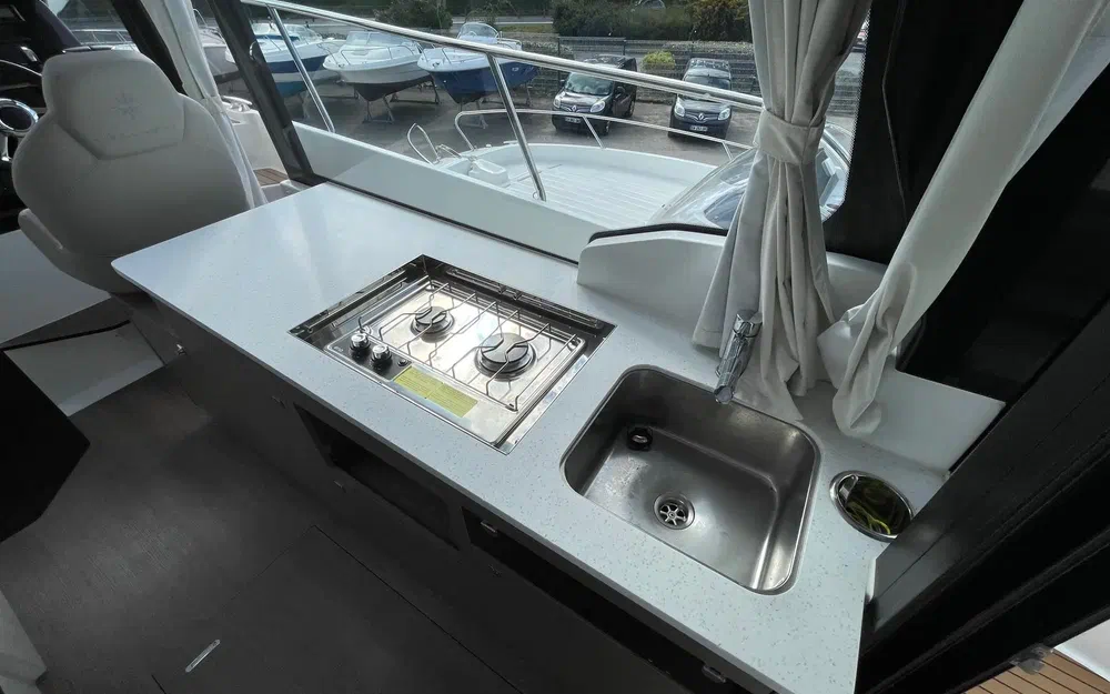 slider 12 Jeanneau Merry Fisher 1095 coupé