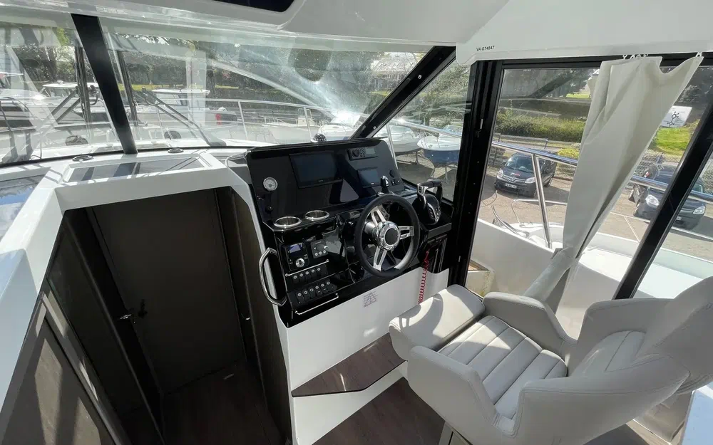 slider 14 Jeanneau Merry Fisher 1095 coupé