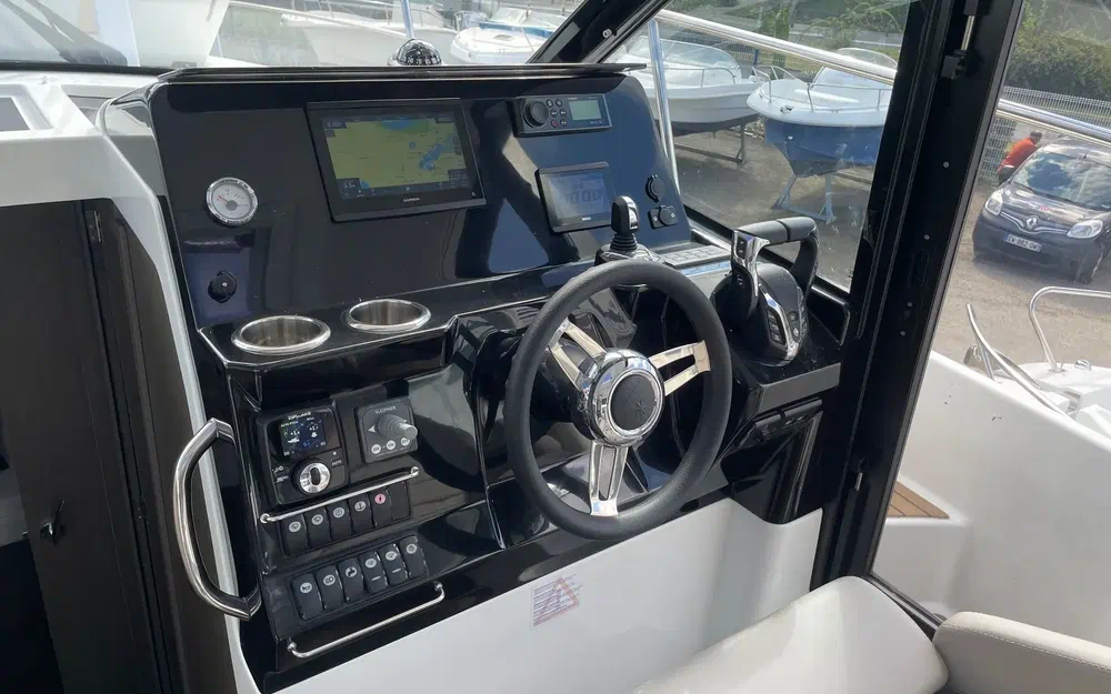 slider 15 Jeanneau Merry Fisher 1095 coupé