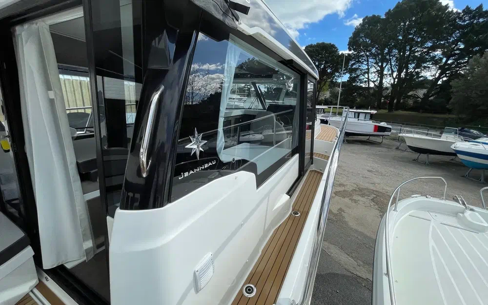 slider 8 Jeanneau Merry Fisher 1095 coupé