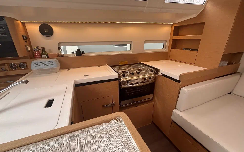 slider 9 Jeanneau Sun Odyssey 410