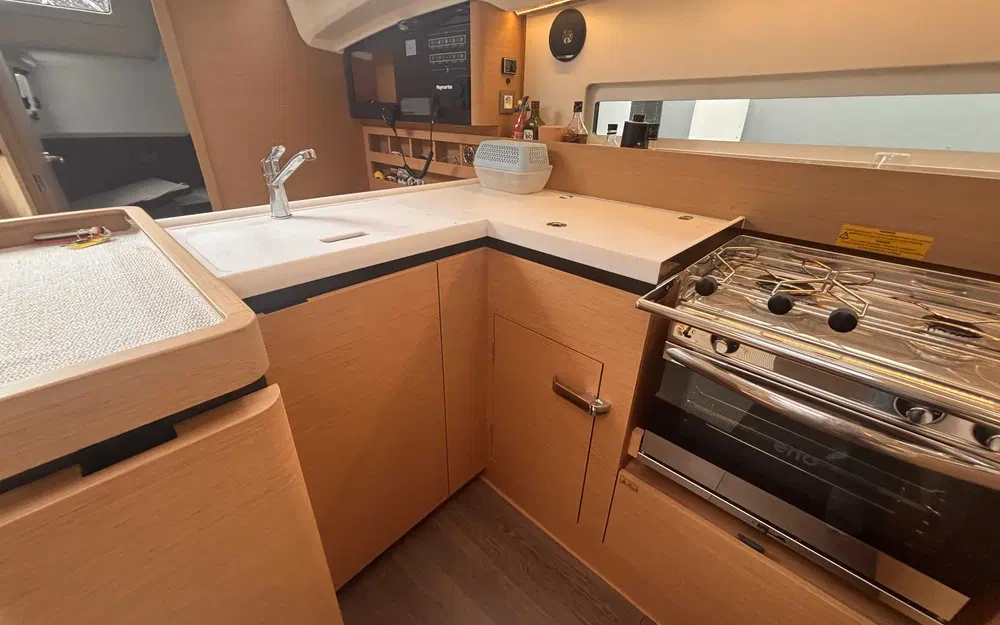 slider 11 Jeanneau Sun Odyssey 410
