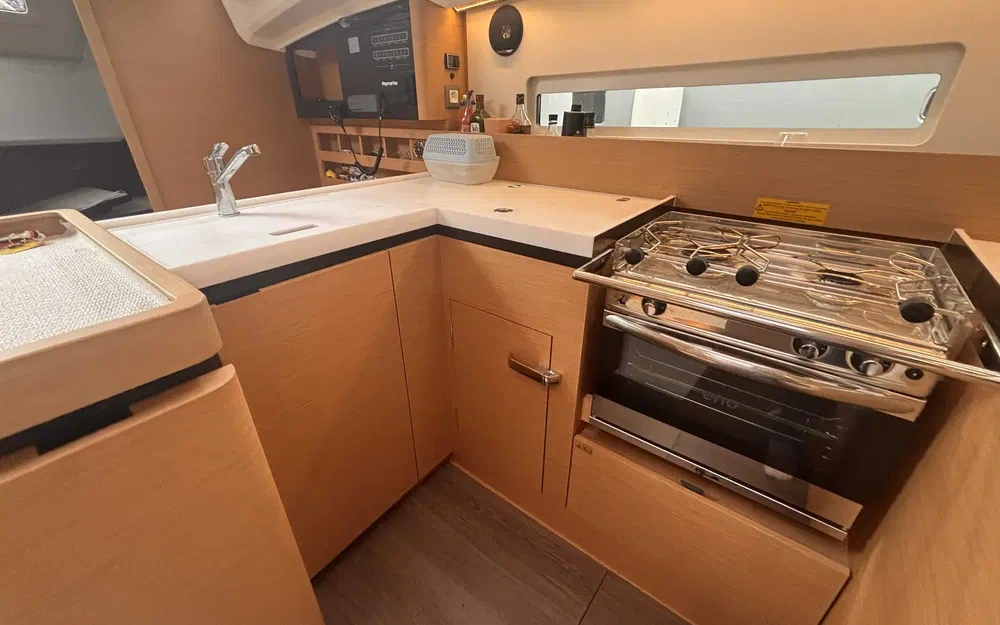 slider 12 Jeanneau Sun Odyssey 410