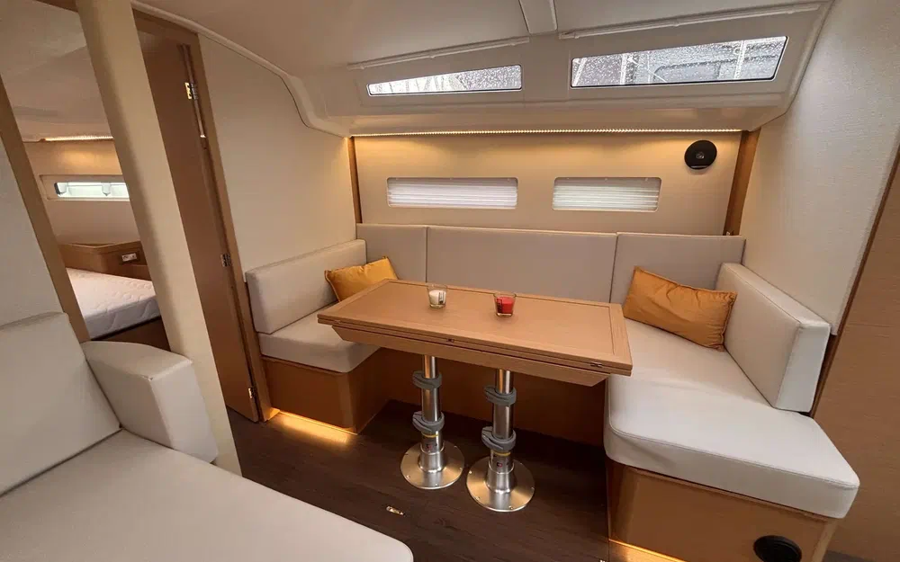 slider 18 Jeanneau Sun Odyssey 410