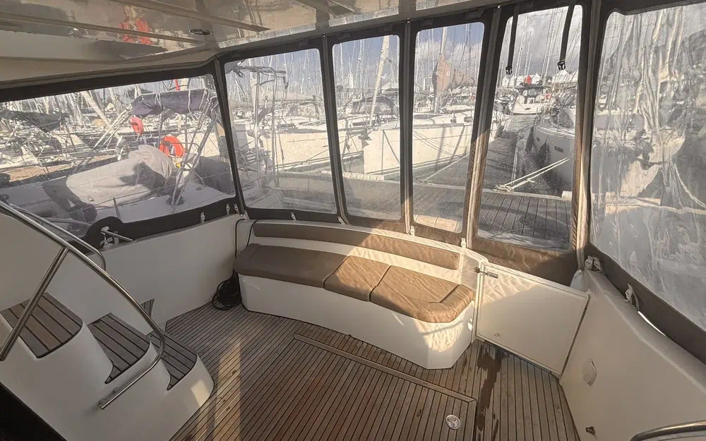 slider 9 Prestige Yachts 400 Fly