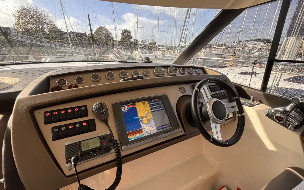 slider 11 Prestige Yachts 400 Fly