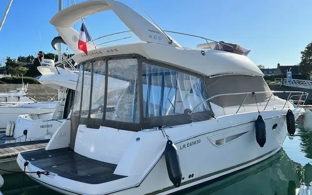 slider 4 Prestige Yachts 400 Fly