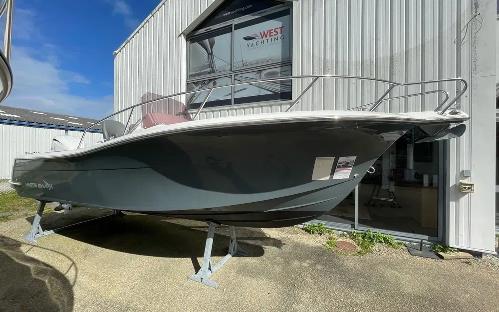 slider 0 White Shark 240 CC