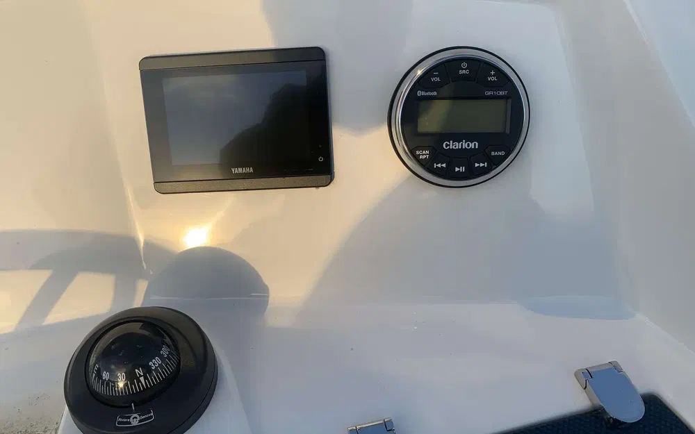 slider 11 White Shark 240 CC