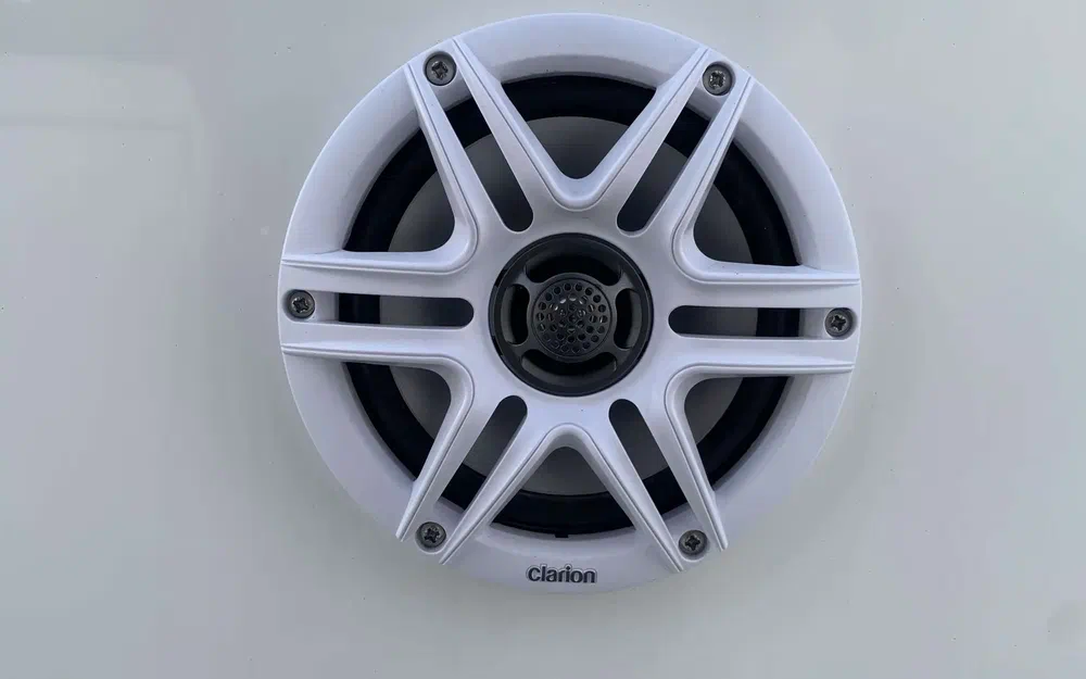 slider 12 White Shark 240 CC