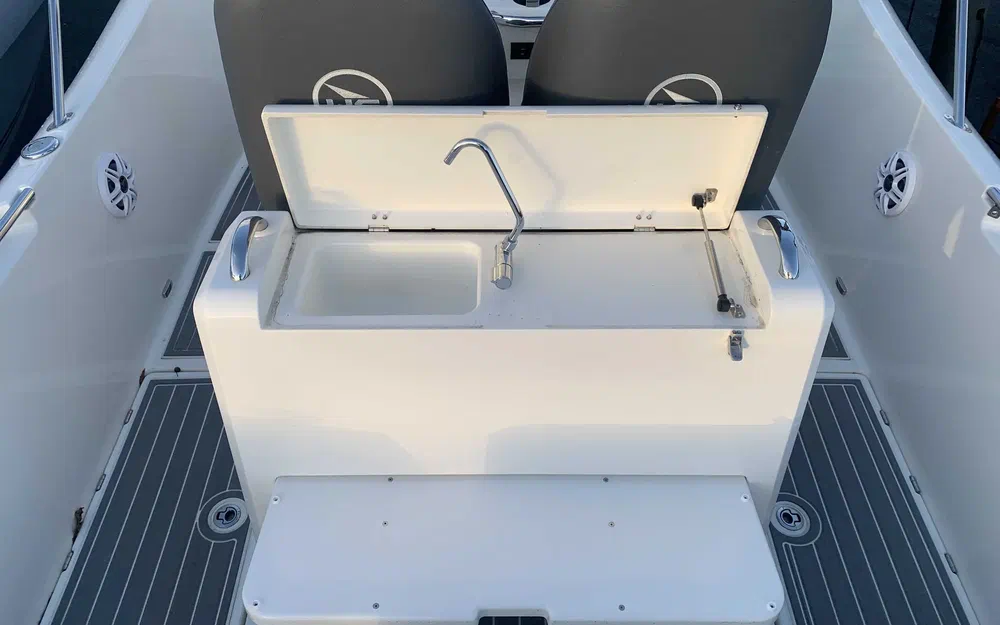 slider 5 White Shark 240 CC