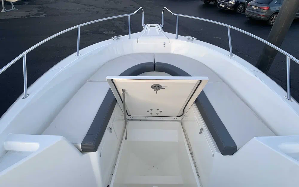 slider 7 White Shark 240 CC
