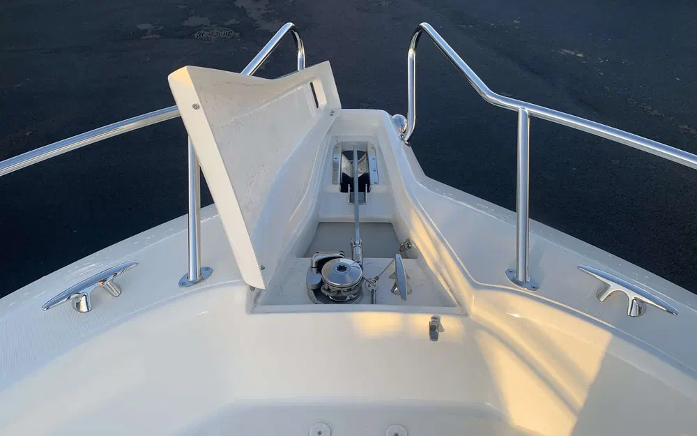 slider 8 White Shark 240 CC