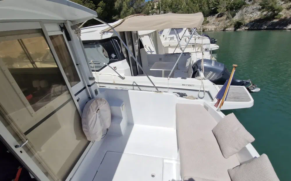 slider 17 Beneteau Antares 730