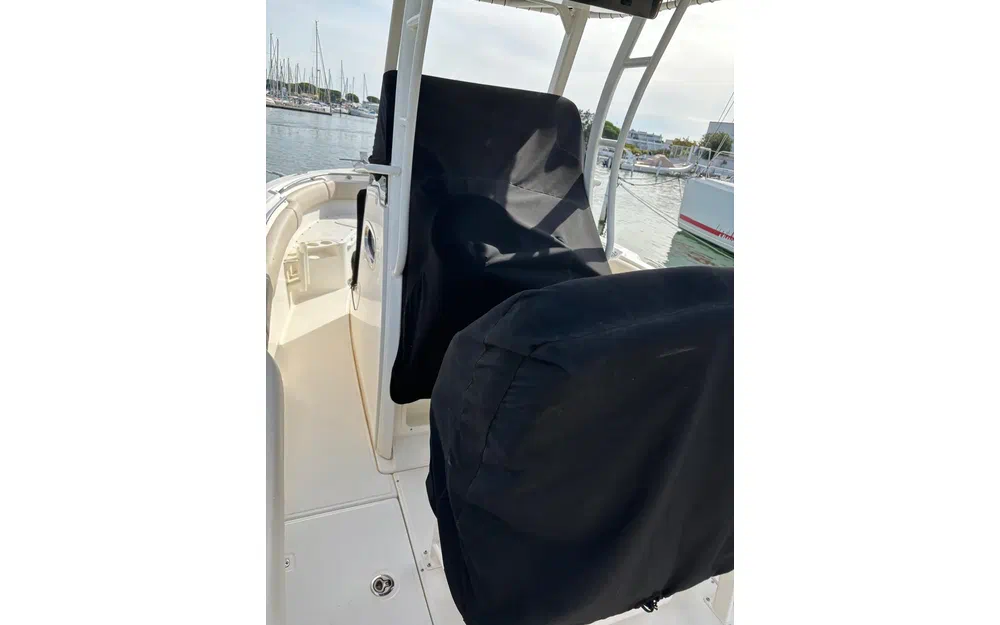 slider 1 Boston Whaler 230 Outrage