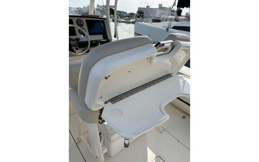slider 6 Boston Whaler 230 Outrage