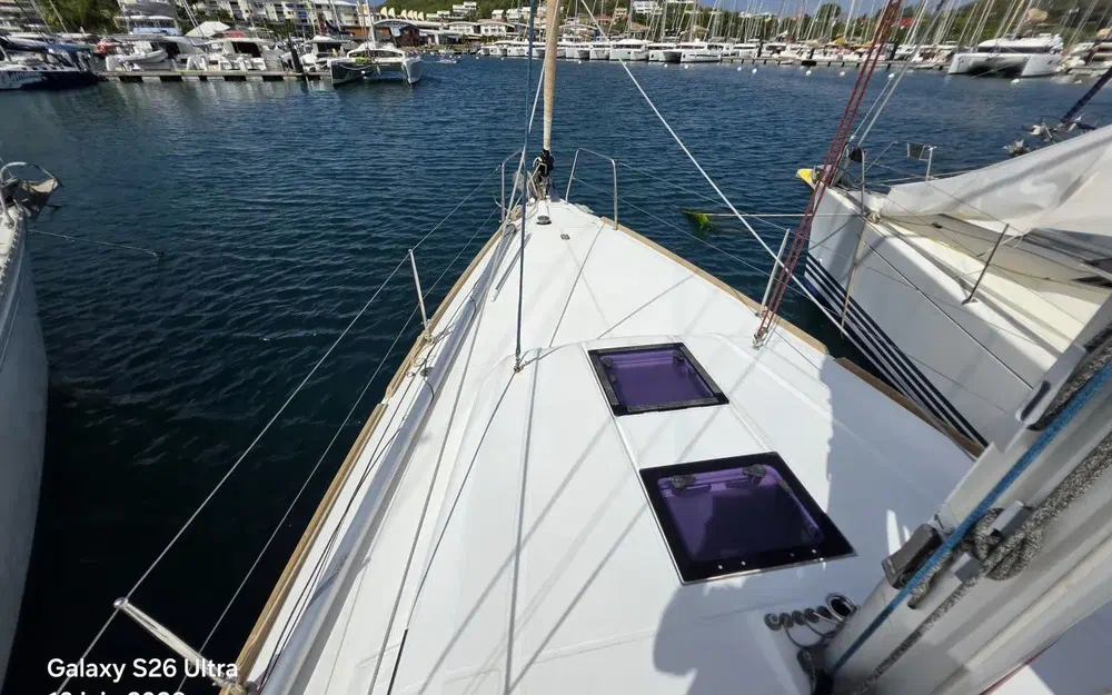 slider 9 Beneteau Oceanis 38 Cruiser
