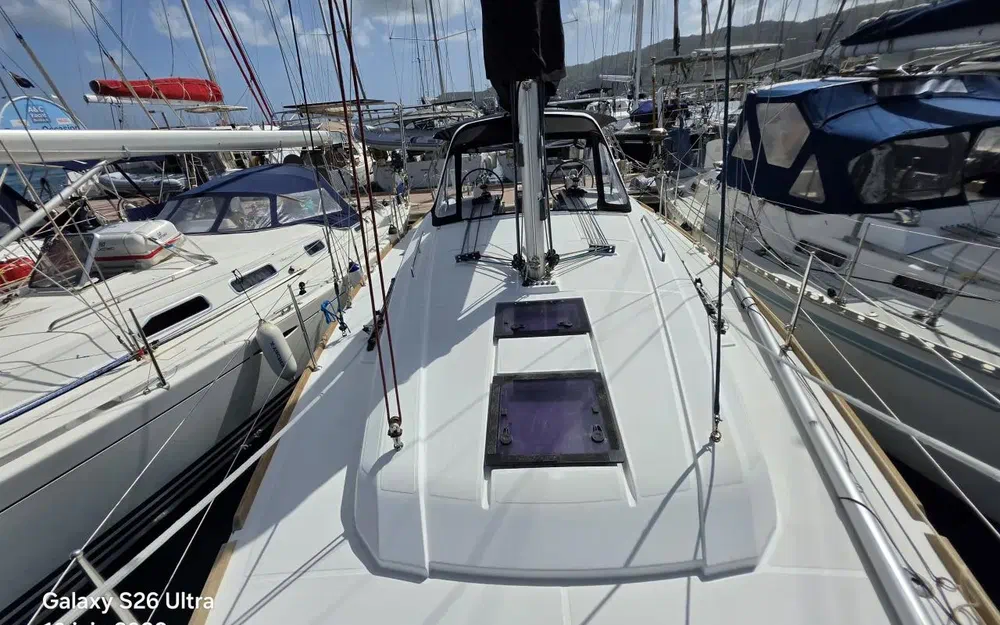 slider 12 Beneteau Oceanis 38 Cruiser