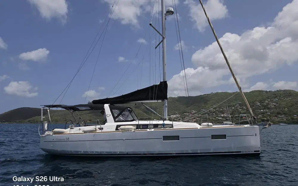 slider 0 Beneteau Oceanis 38 Cruiser