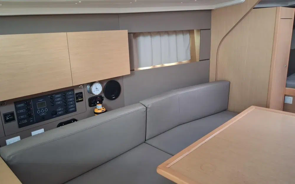 slider 23 Beneteau Oceanis 38 Cruiser