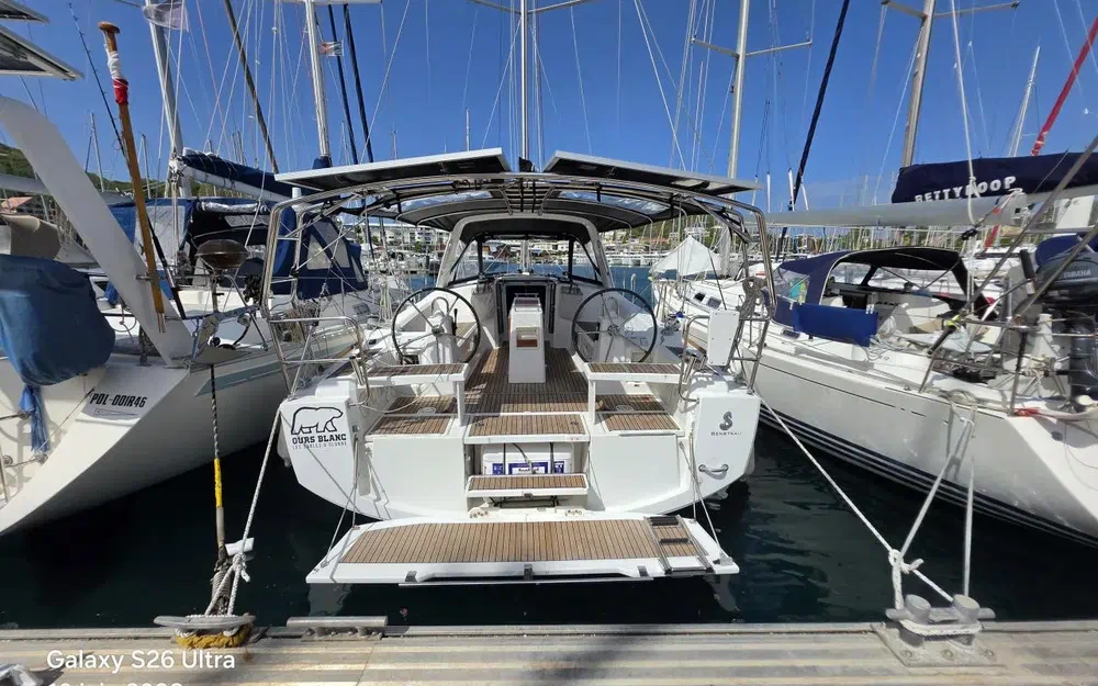slider 1 Beneteau Oceanis 38 Cruiser