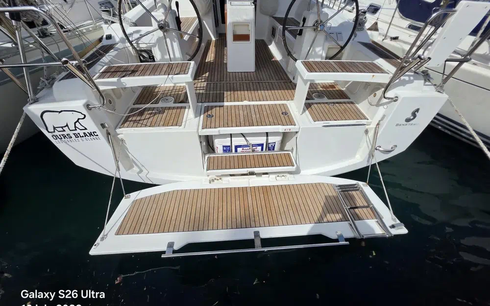 slider 2 Beneteau Oceanis 38 Cruiser