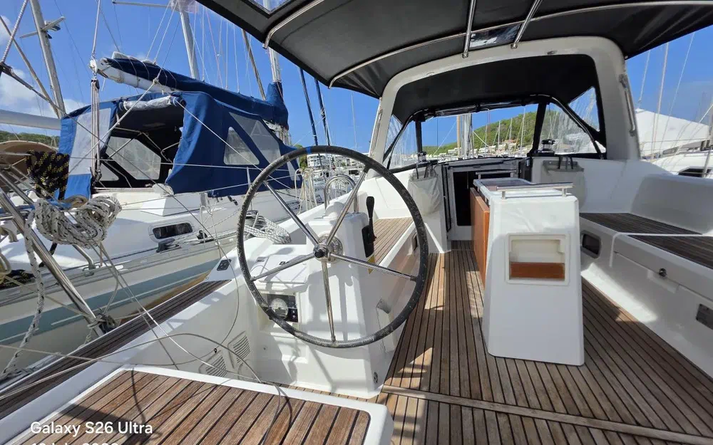 slider 3 Beneteau Oceanis 38 Cruiser