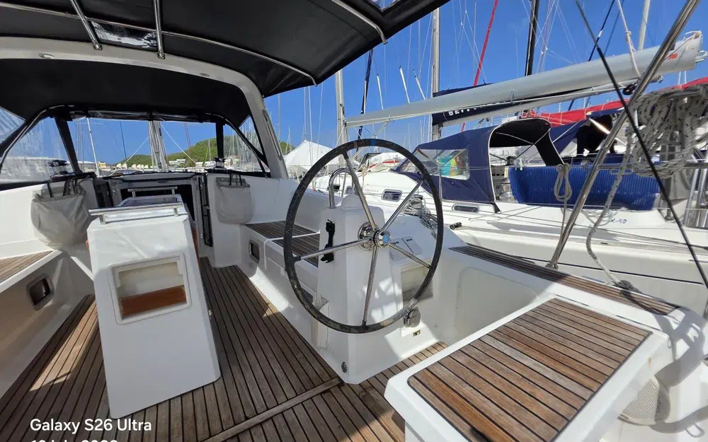 slider 4 Beneteau Oceanis 38 Cruiser