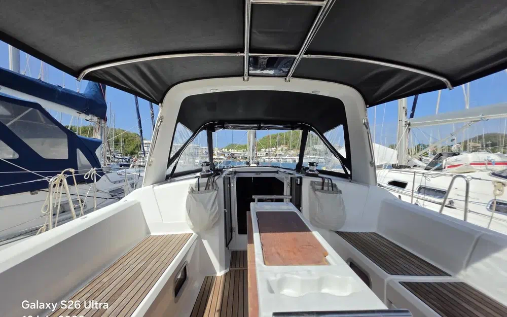 slider 5 Beneteau Oceanis 38 Cruiser