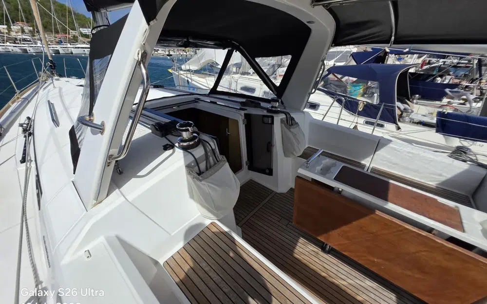 slider 6 Beneteau Oceanis 38 Cruiser