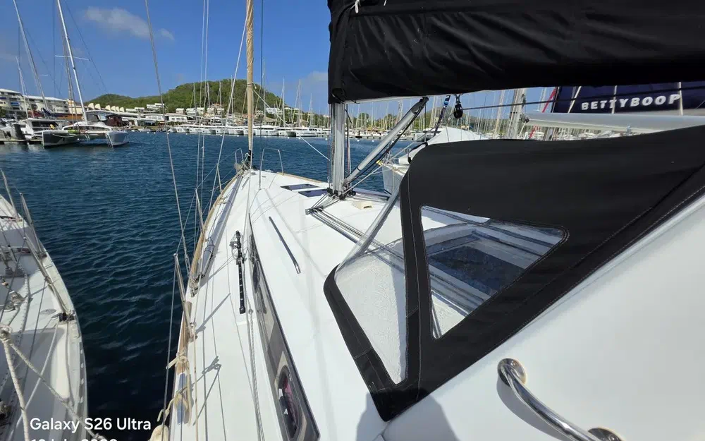 slider 7 Beneteau Oceanis 38 Cruiser