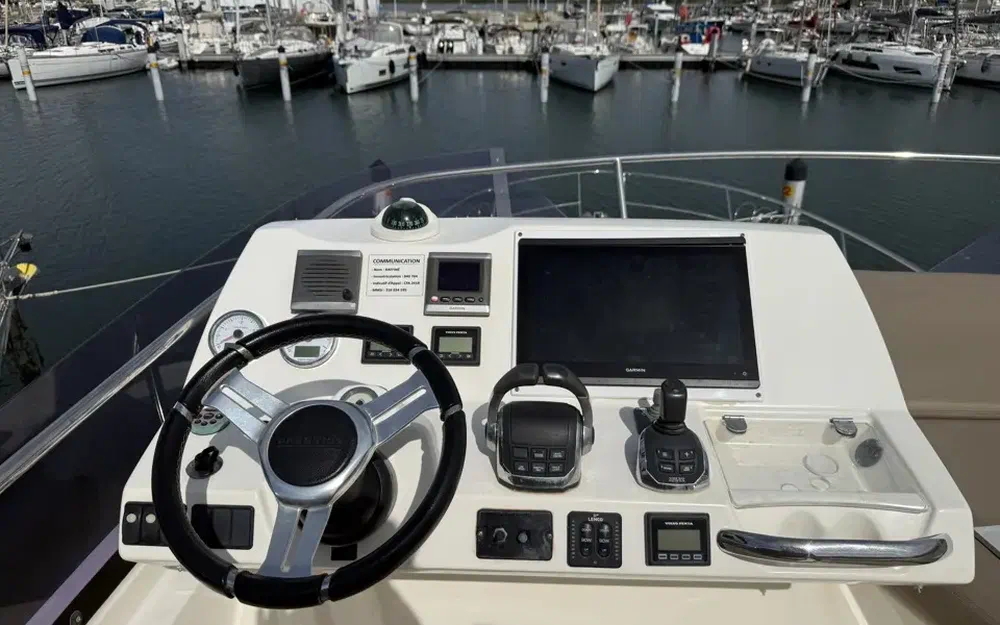 slider 9 Prestige Yachts 500 Fly