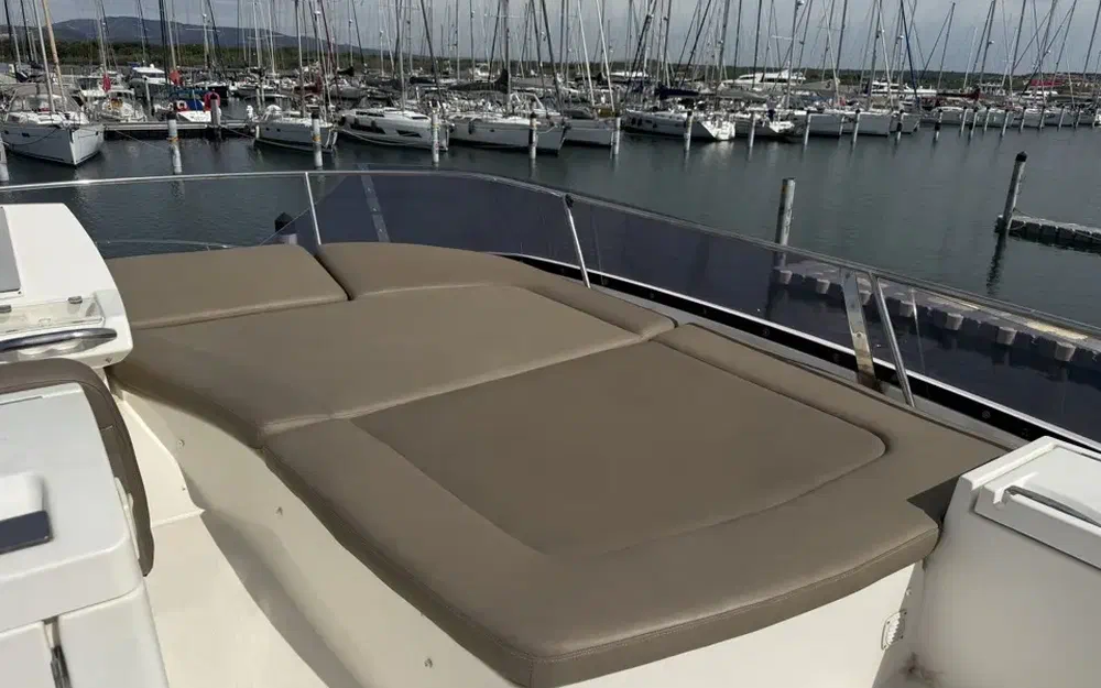 slider 10 Prestige Yachts 500 Fly