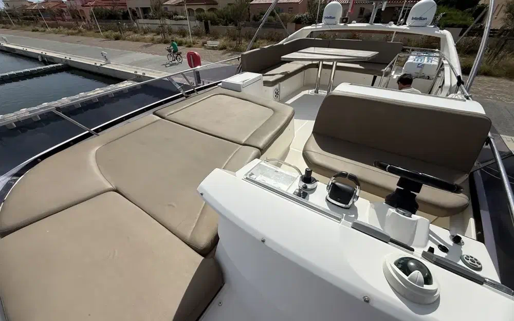 slider 12 Prestige Yachts 500 Fly