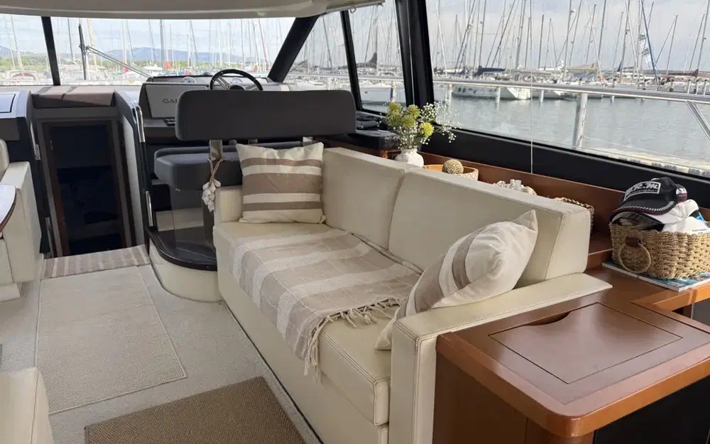 slider 27 Prestige Yachts 500 Fly
