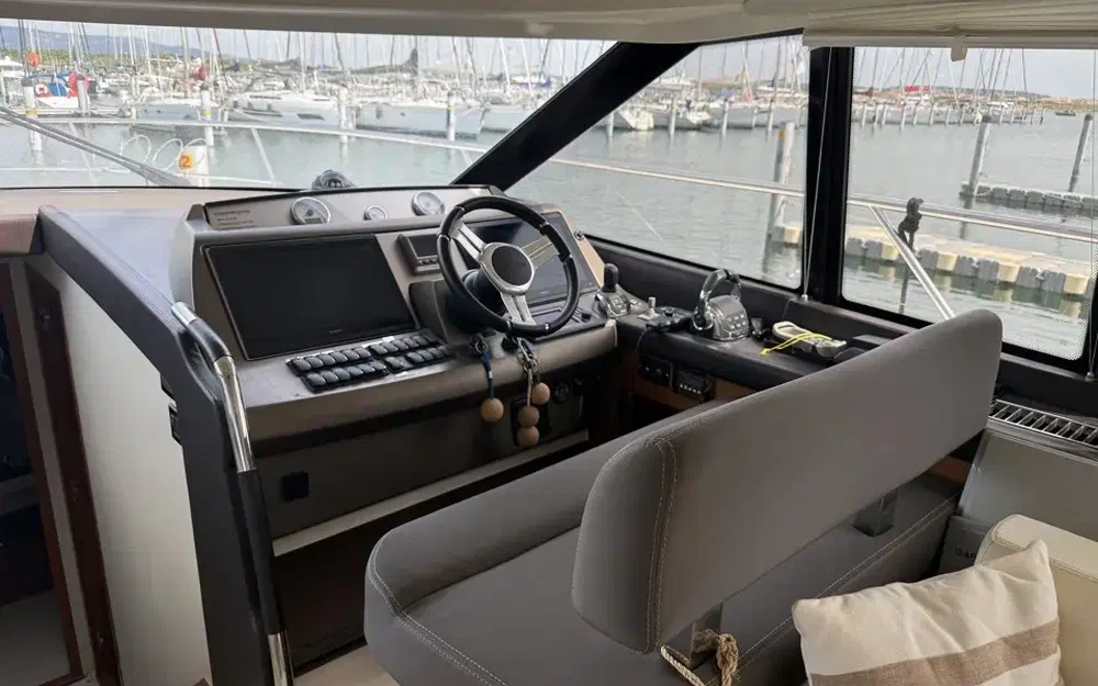 slider 28 Prestige Yachts 500 Fly