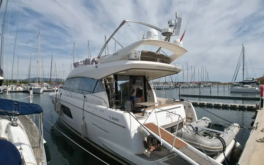slider 2 Prestige Yachts 500 Fly