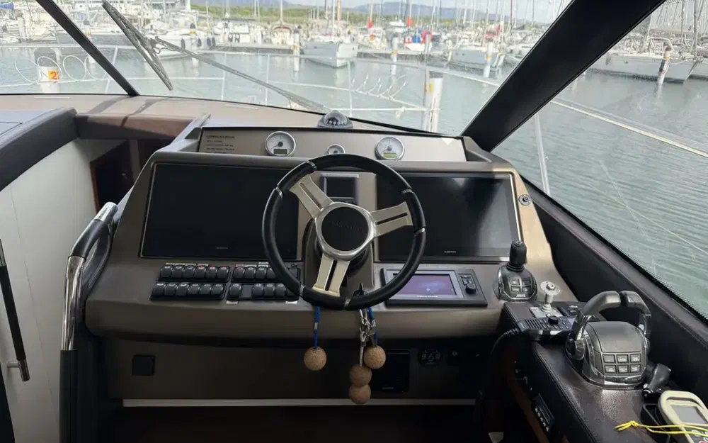slider 29 Prestige Yachts 500 Fly