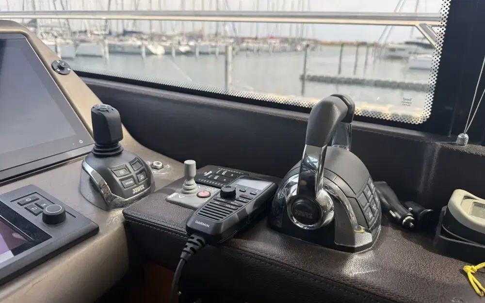 slider 30 Prestige Yachts 500 Fly