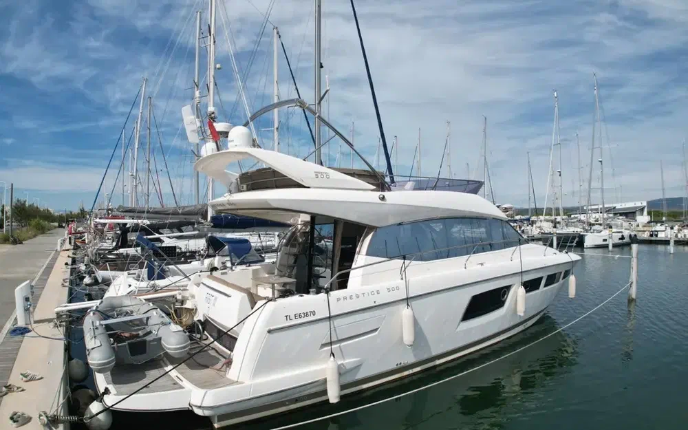 slider 3 Prestige Yachts 500 Fly