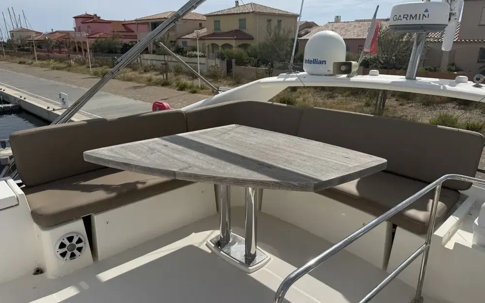 slider 6 Prestige Yachts 500 Fly