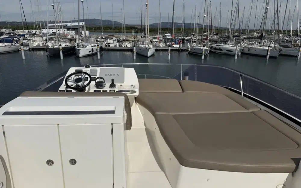 slider 7 Prestige Yachts 500 Fly